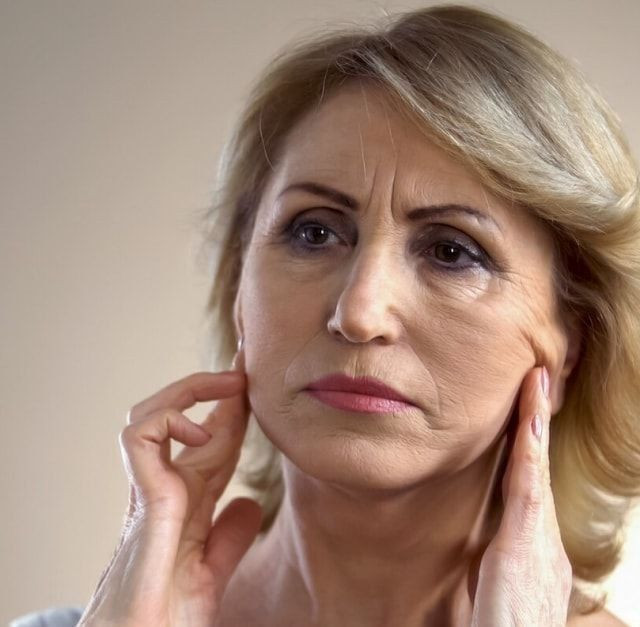 کرم پاورلیفتینگ غلطک دار لاکچری کوین سفت کننده و جوانساز پوست صورت و بدن رفع چین و چروک ناشی از پیری ،کالای اصل تضمینی ۱۲۰ میل